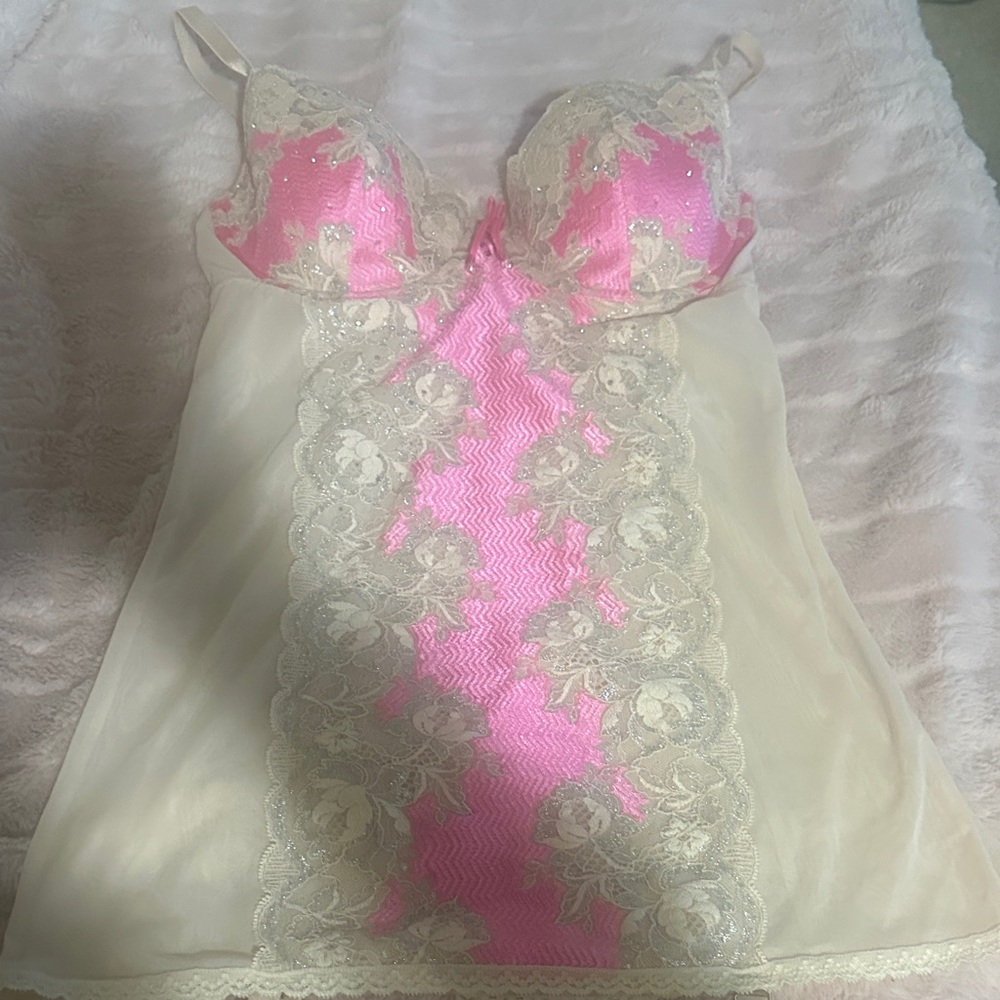 VS  LACE Chemise 36D
